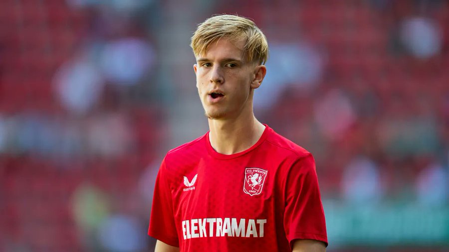 Chelsea And Barcelona Interested In FC Twente Defender Chelsea And Barcelona Interested In FC Twente Defender