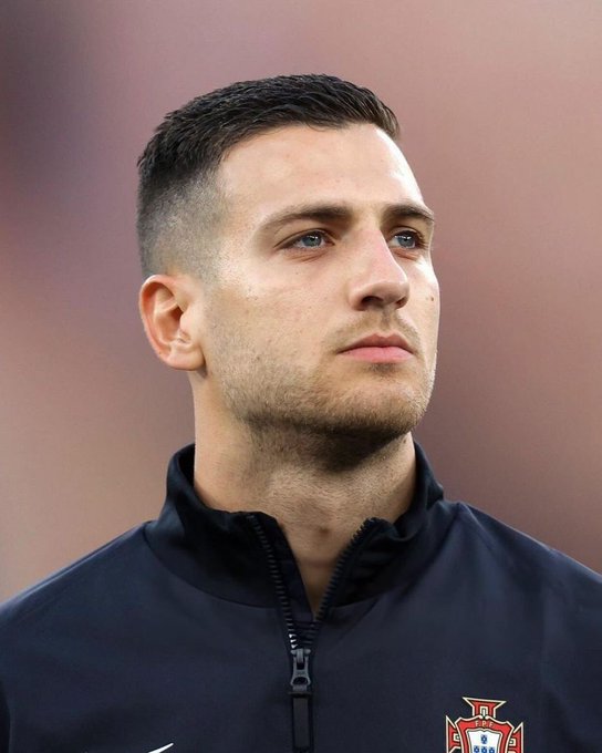 Manchester United Refuse To Open Door For Real Madrid-Linked Full-Back This Summer Manchester United Refuse To Open Door For Real Madrid-Linked Full-Back This Summer