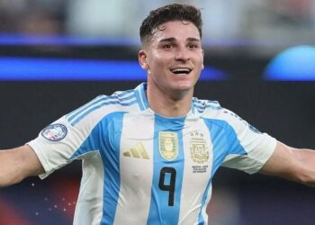 Julian Alvarez Insists on Barcelona Move Despite Arsenal Interest