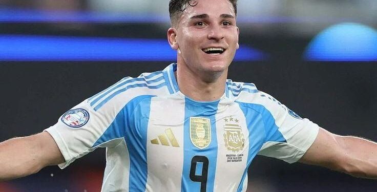Julian Alvarez Insists on Barcelona Move Despite Arsenal Interest